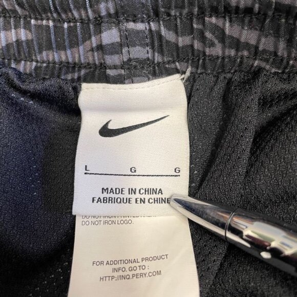 Nike Swim Shorts Men's Large Swoosh 9" Black Volley Tiger Built-in Mesh Brief - Picture 3 of 14